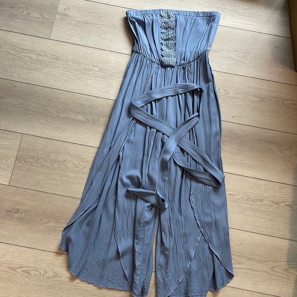 E pretty light blue romper